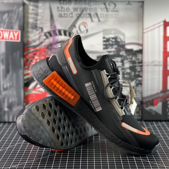 Adidas NMD_R1 Spectoo Men's Shoes Core Black Carbon Team Solar Orange Size 9 US - Picture 10 of 12